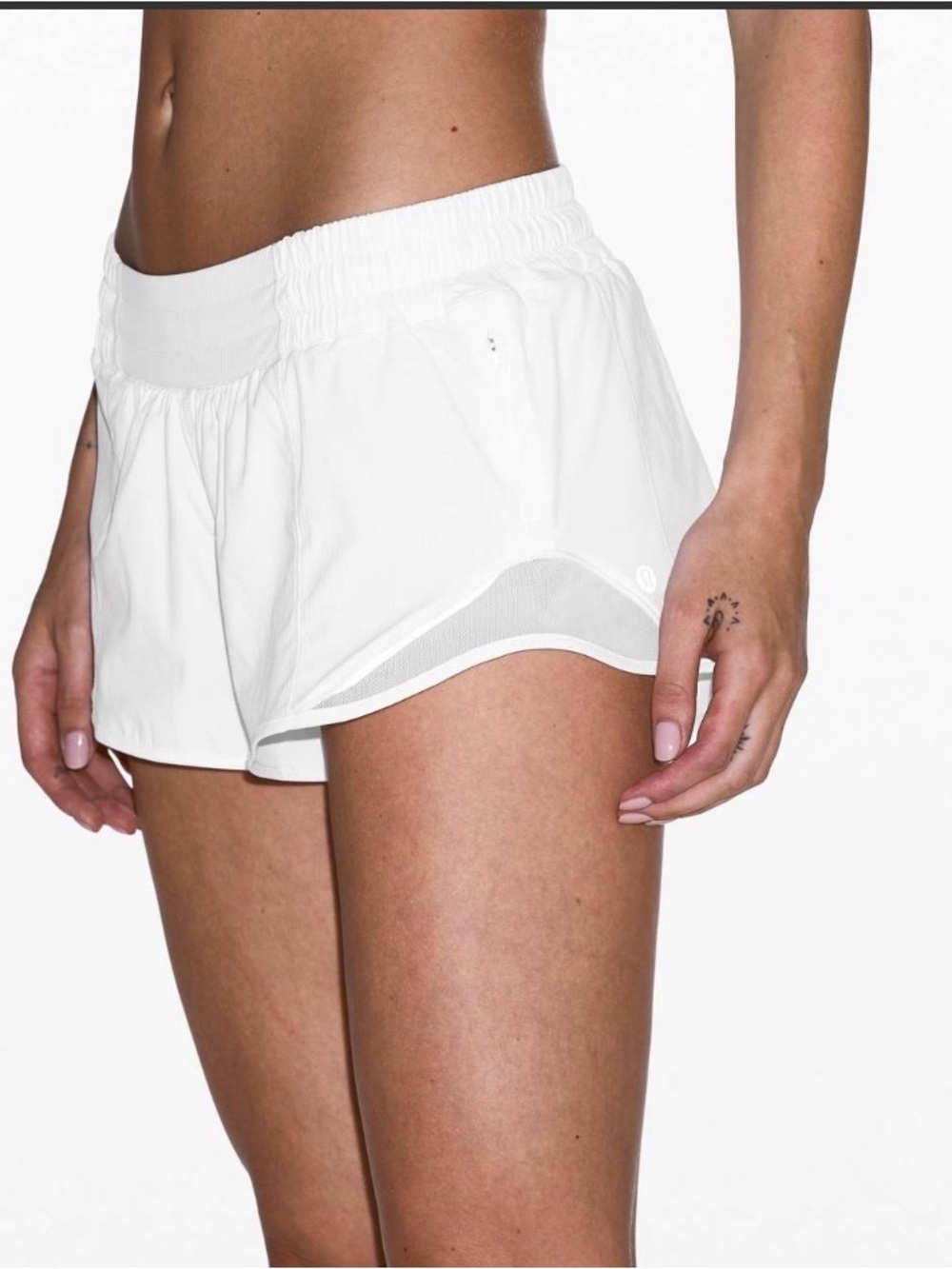 Lululemon Hotty Hot Short II Low Rise 2.5” size 6 White